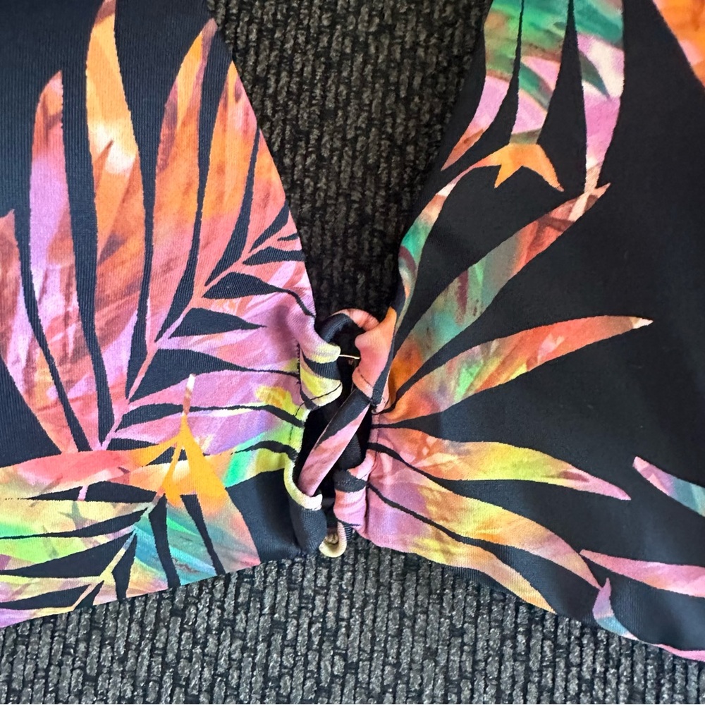 Shade & Shore Bikini Top Tropical / Floral size 38D lightly lined - Picture 4 of 5